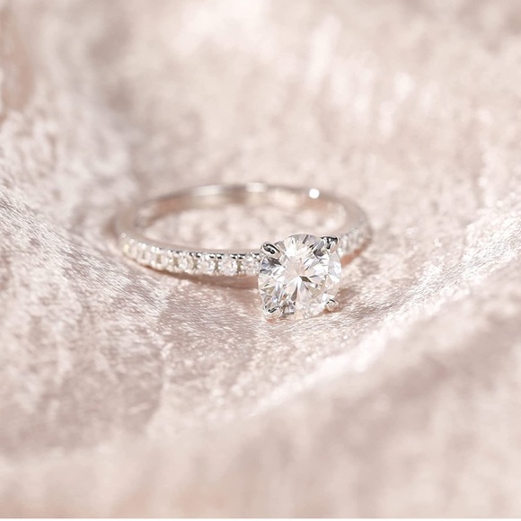 Size 6 Solitaire Moissanite Diamond wedding engagement ring